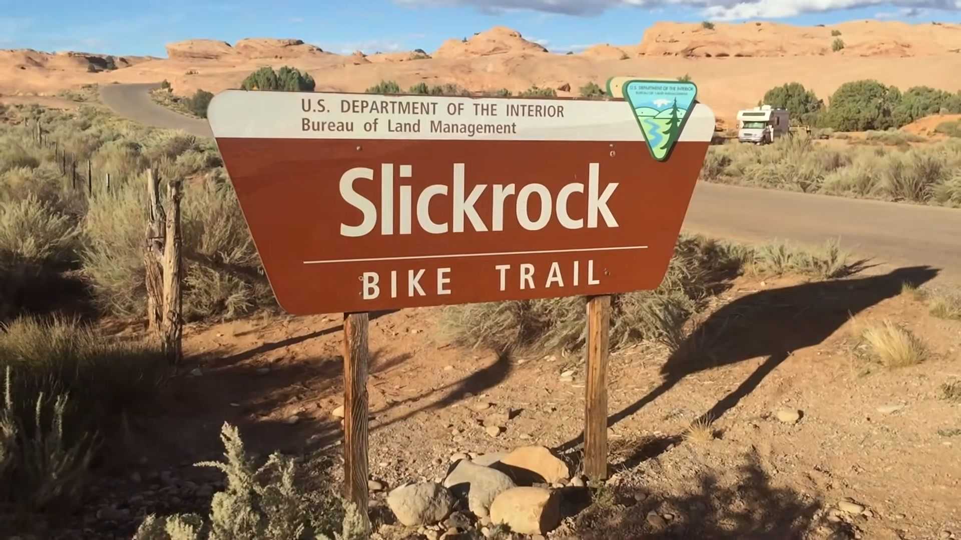 slickrock-v-Slickrock-MTB-Trail-The-Most-Famous-Bike-Trail-Trail-Sign.jpg