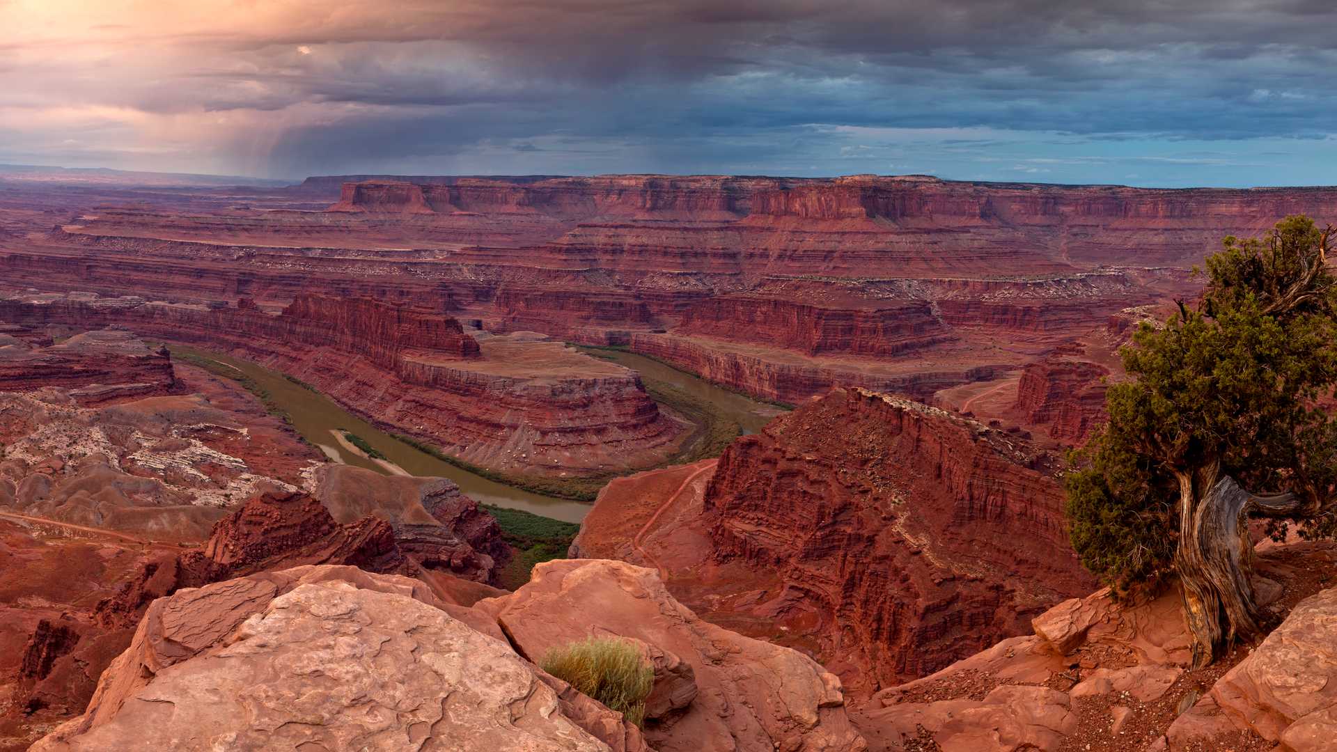 dead-horse-point-canyonlands-from-dead-horse-point-utah-2021-08-26-16-20-07-utc.jpg